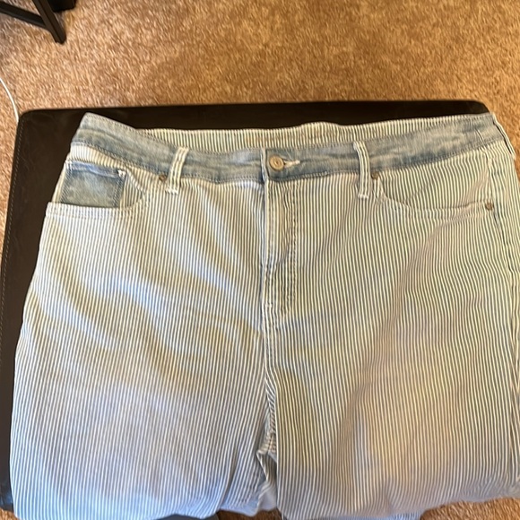 Chico’s 2.5 Girlfriend Striped Denim Ankle Pants - Picture 3 of 6